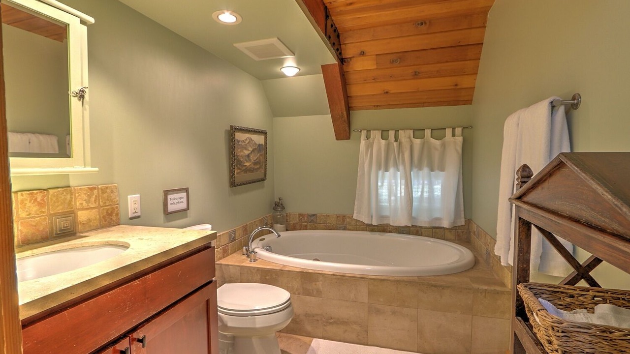 Photo of Bathroom in Redstone