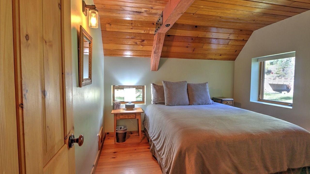 Photo of Bedroom in Redstone