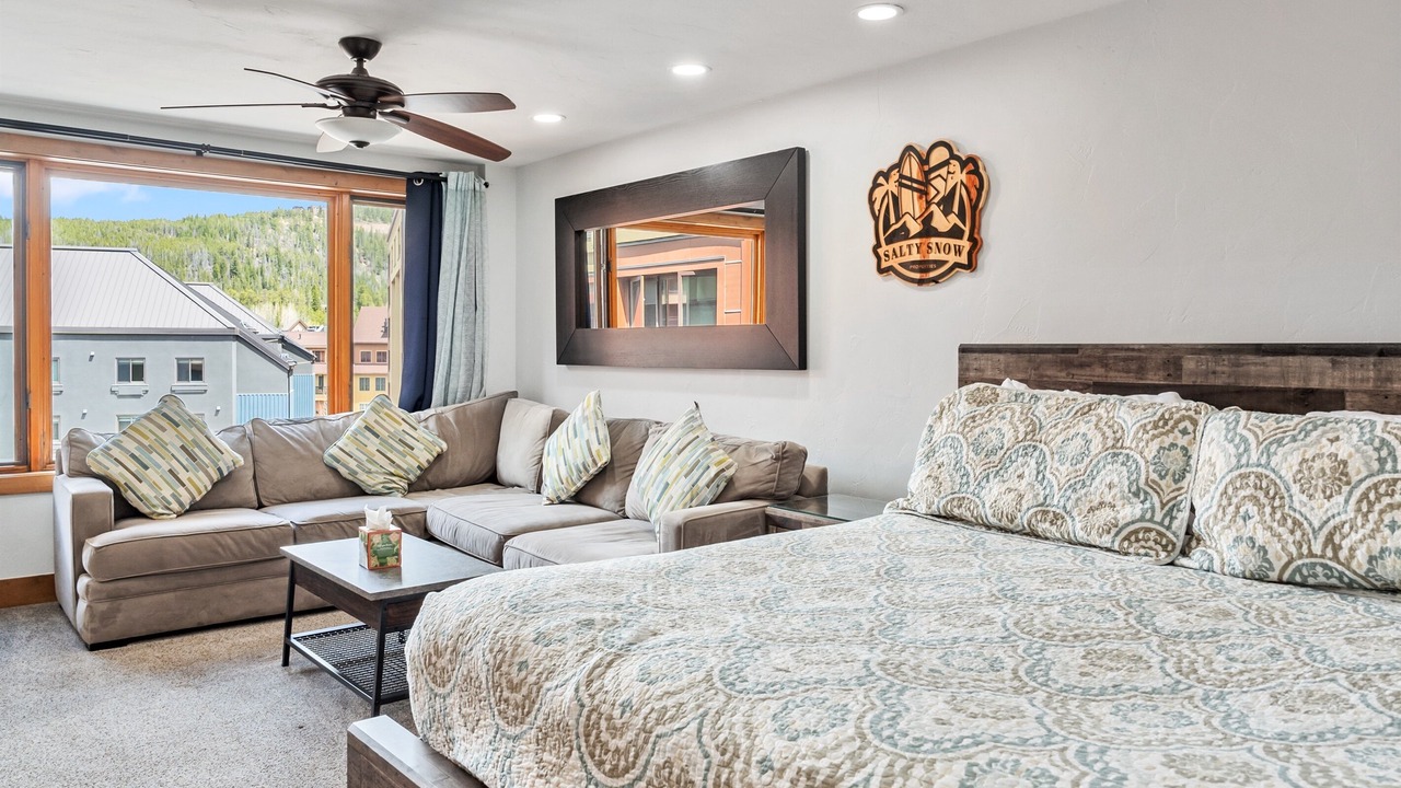 Photo of Bedroom in Peak 9