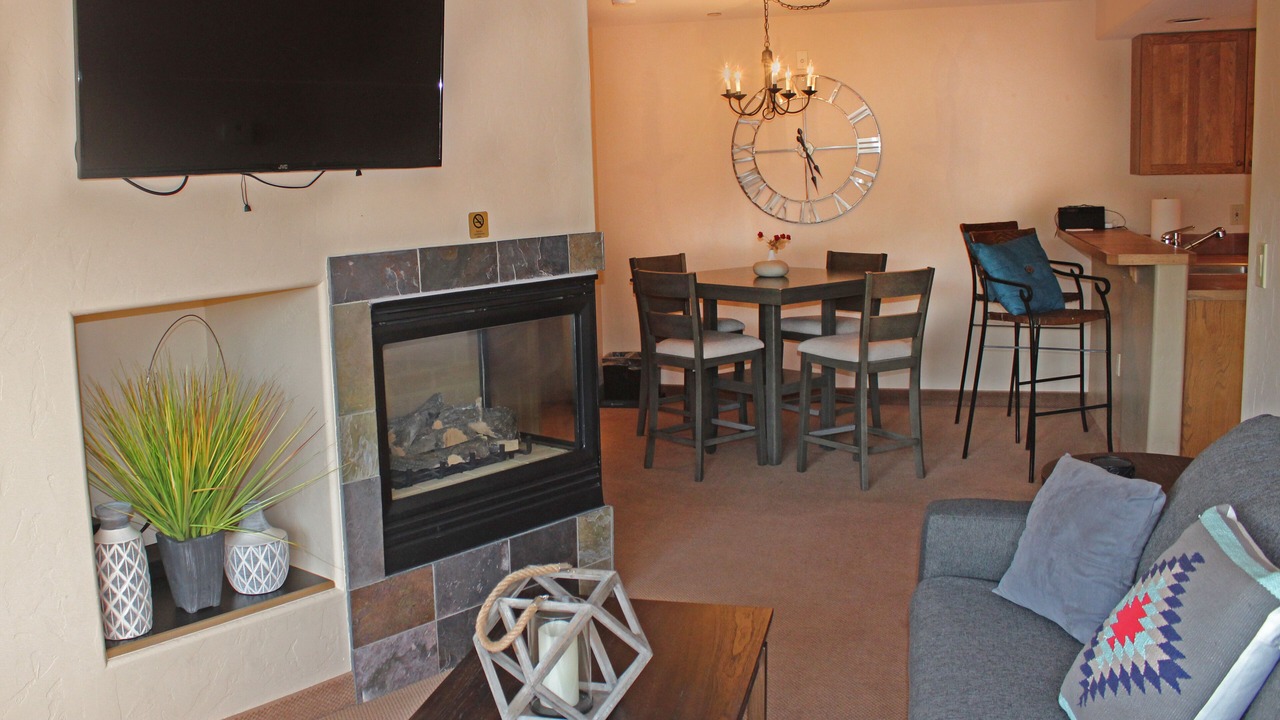Photo of Livingroom in Edwards