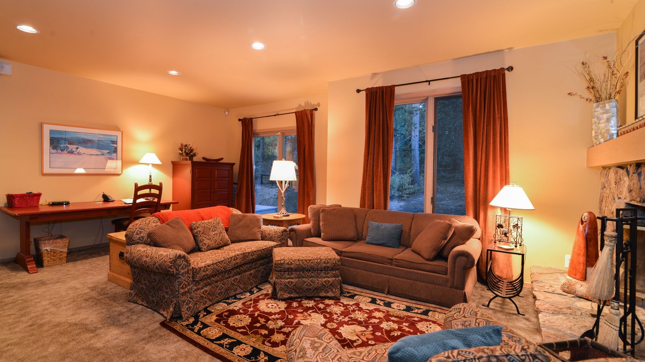 Photo of Livingroom in Warrior's Mark West
