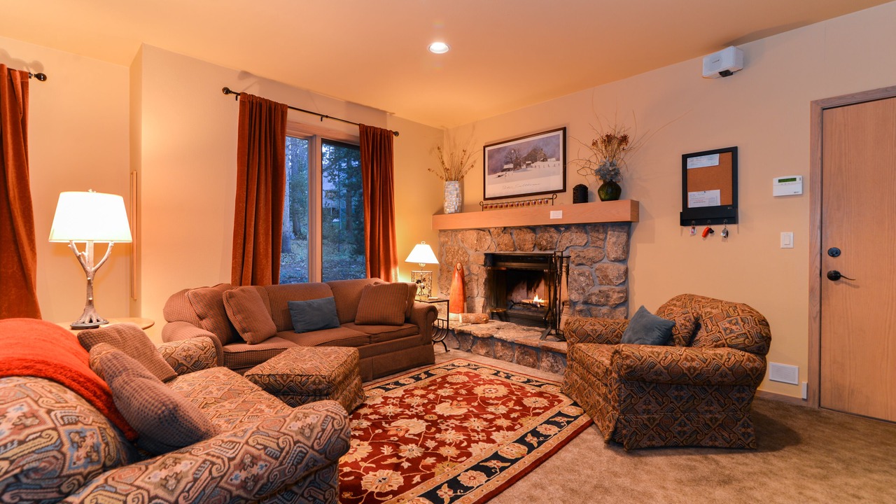 Photo of Livingroom in Warrior's Mark West