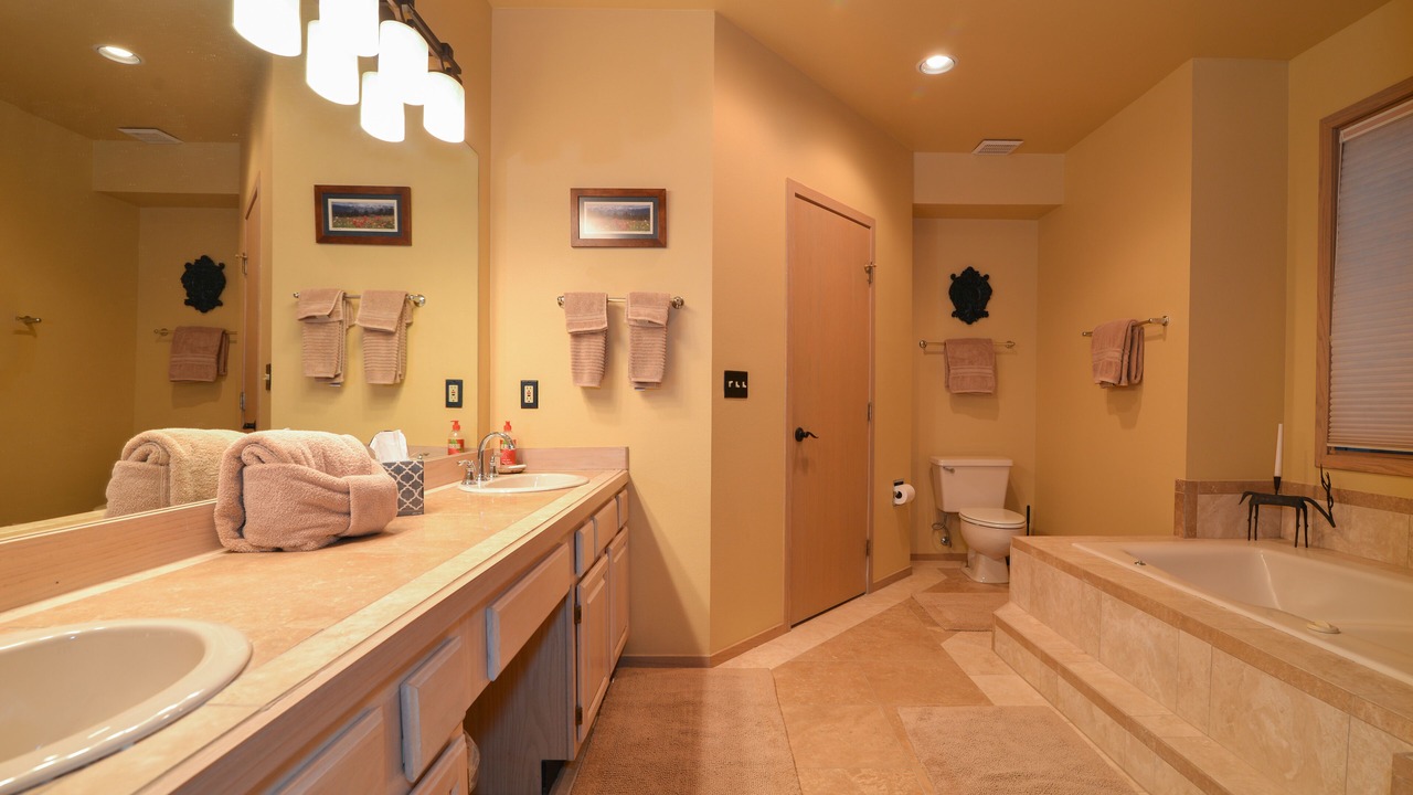 Photo of Bathroom in Warrior's Mark West