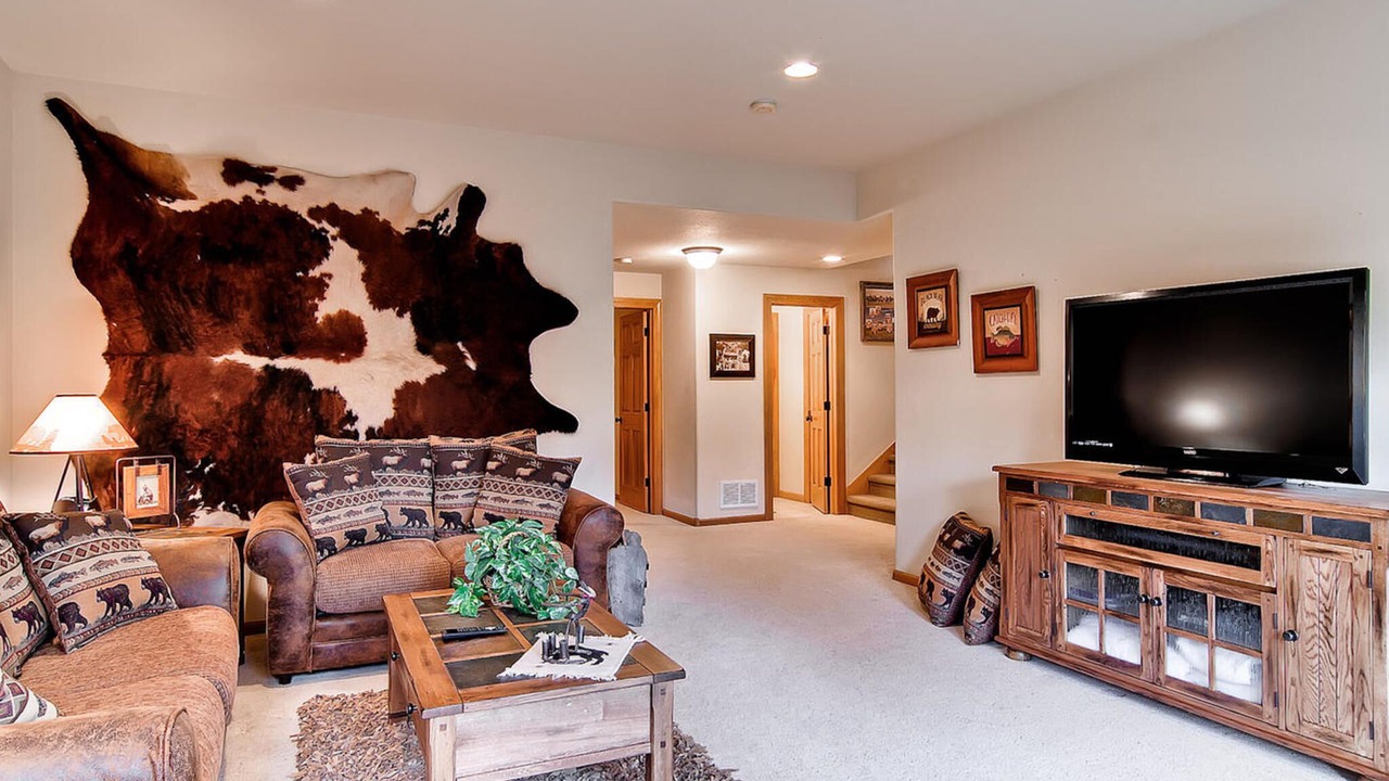 Photo of Livingroom in Warrior's Mark West