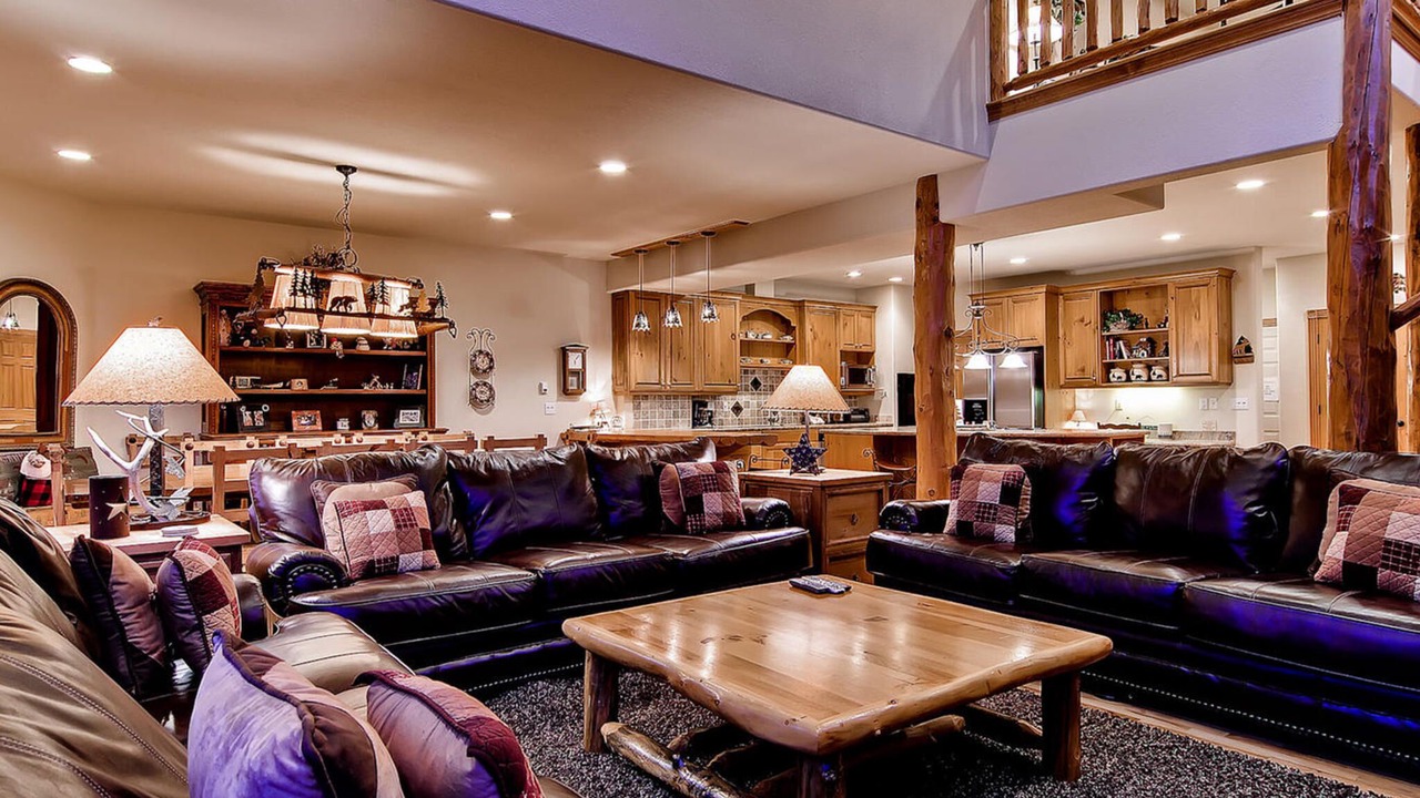 Photo of Livingroom in Warrior's Mark West