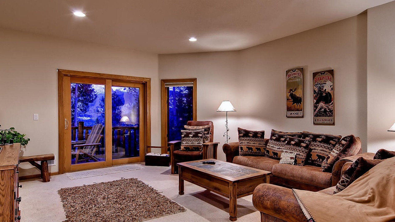 Photo of Livingroom in Warrior's Mark West