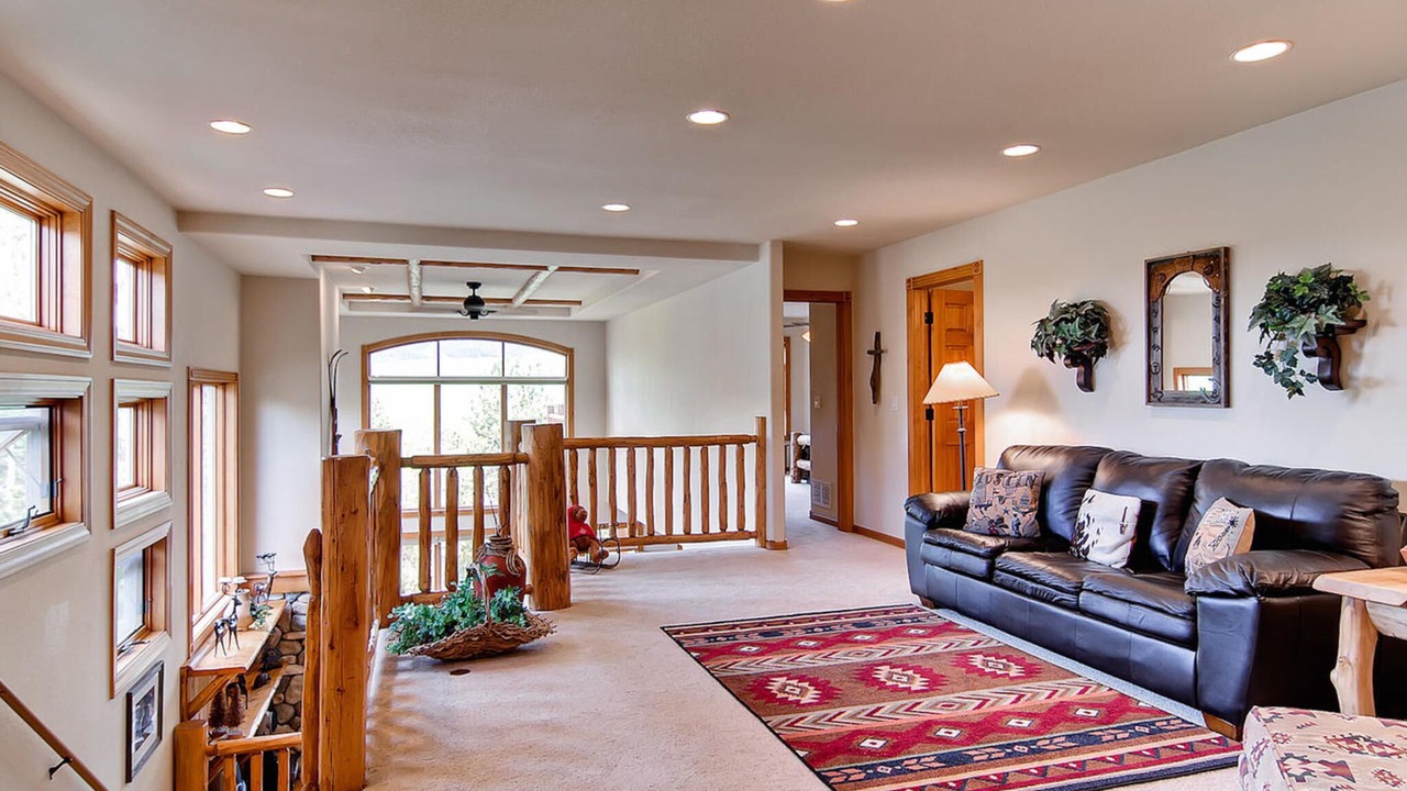 Photo of Livingroom in Warrior's Mark West