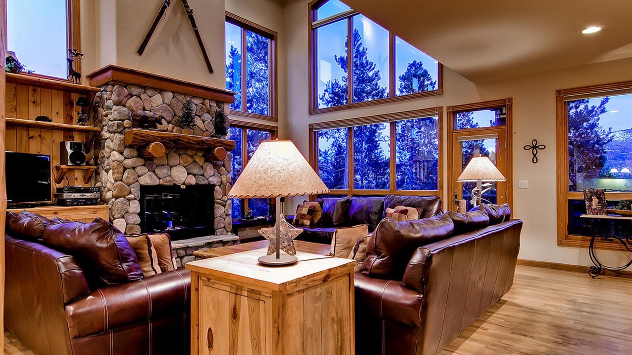 Photo of Livingroom in Warrior's Mark West