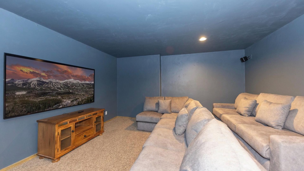 Photo of Bedroom in Peak 8