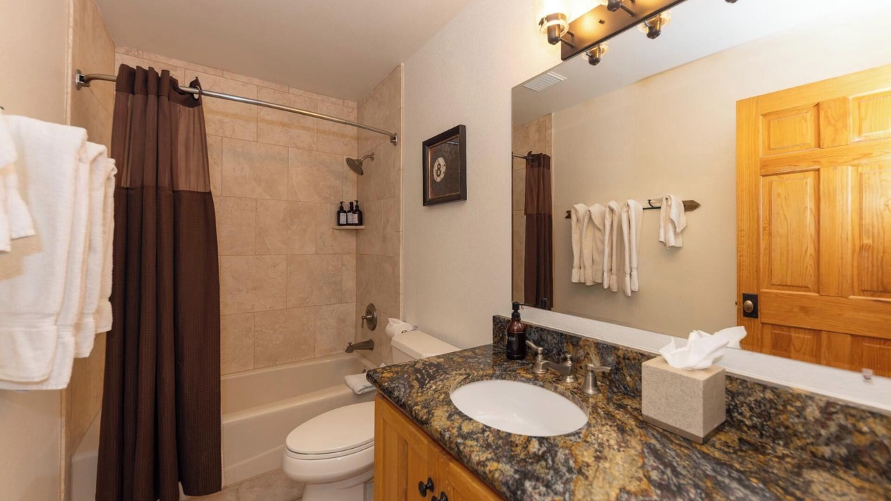 Photo of Bathroom in Peak 8