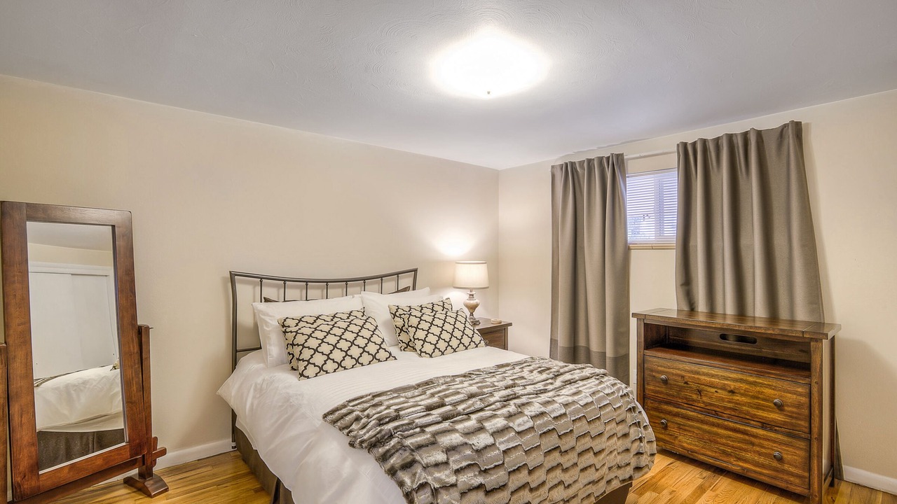 Photo of Bedroom in Edgewater