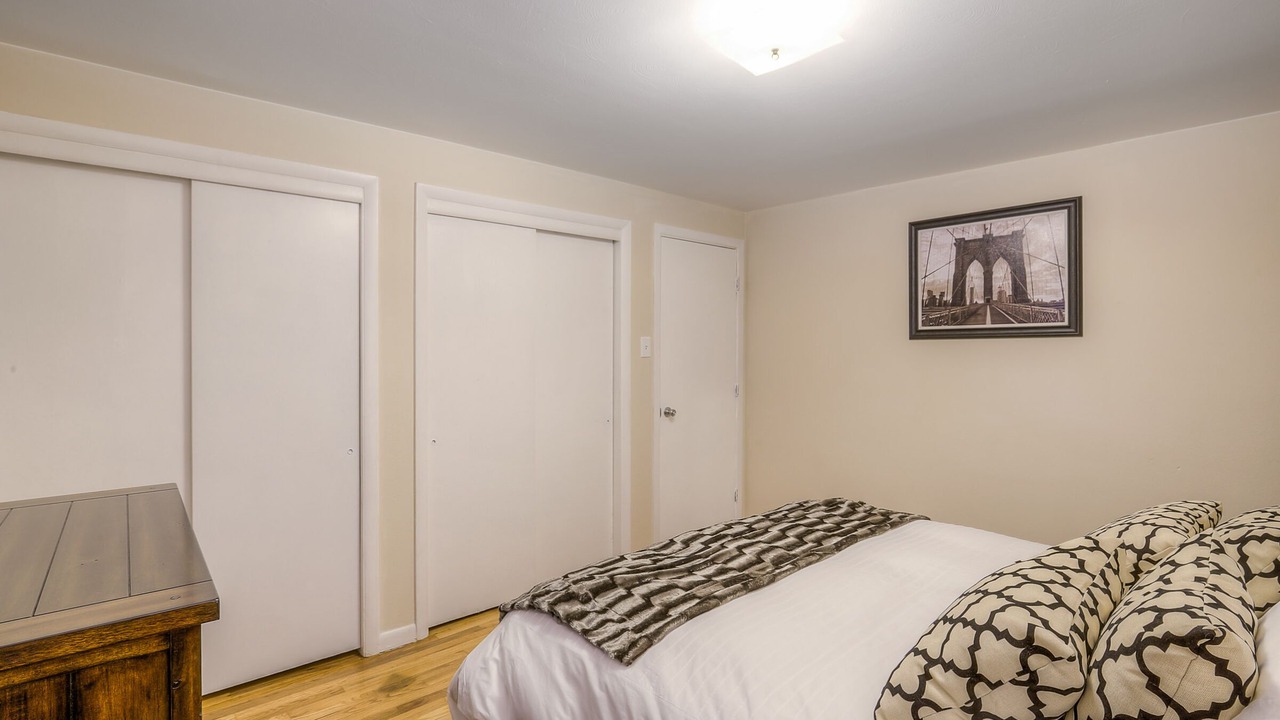 Photo of Bedroom in Edgewater