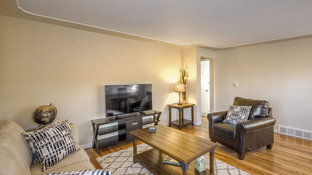 Photo of Livingroom in Edgewater
