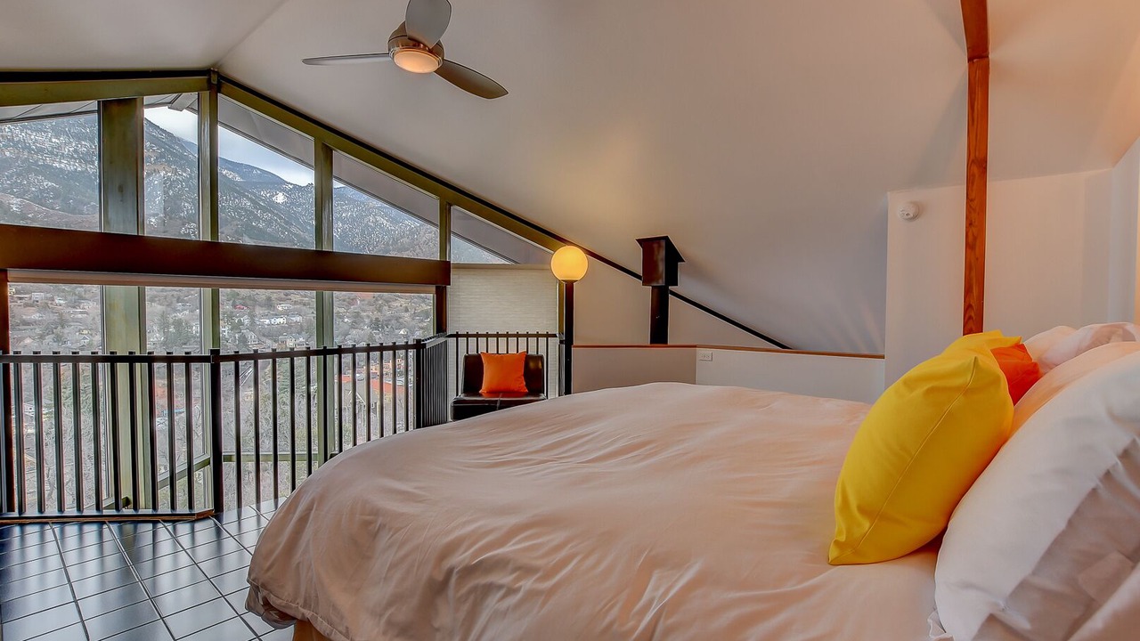 Photo of Bedroom in Manitou Springs Historic District