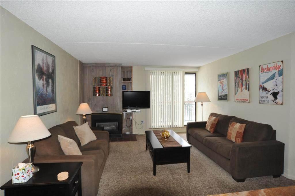 Photo of Livingroom in Peak 9