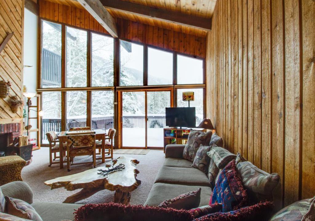Photo of Livingroom in Mountain Valley