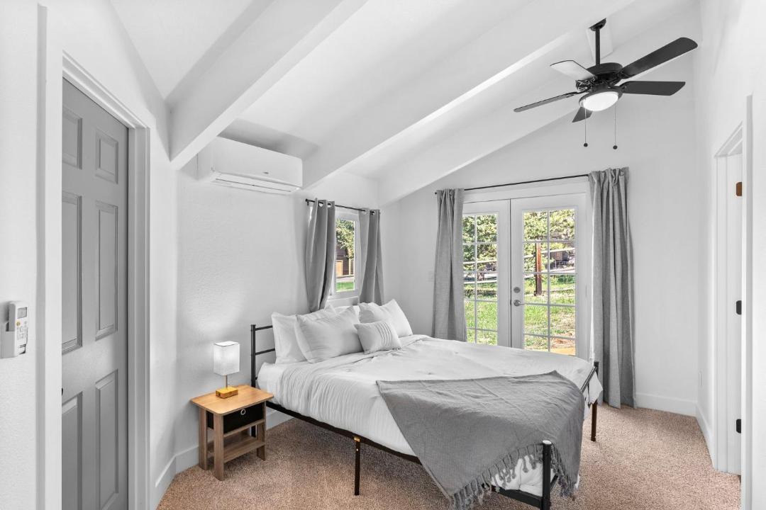 Photo of Bedroom in Indian Hills