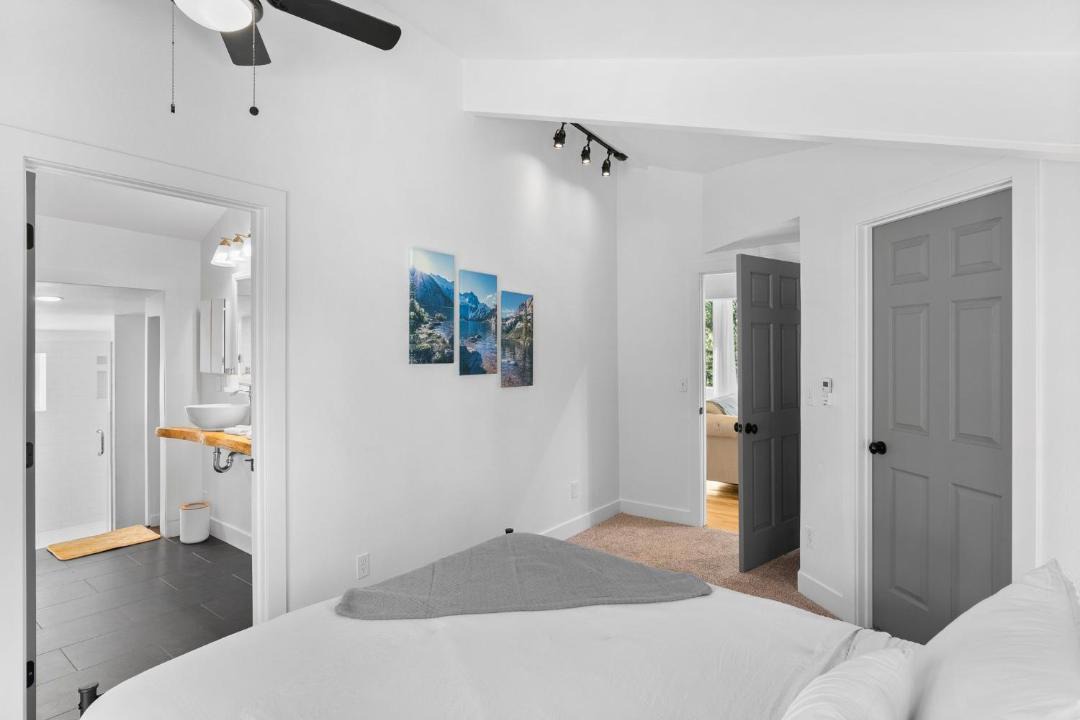 Photo of Bedroom in Indian Hills