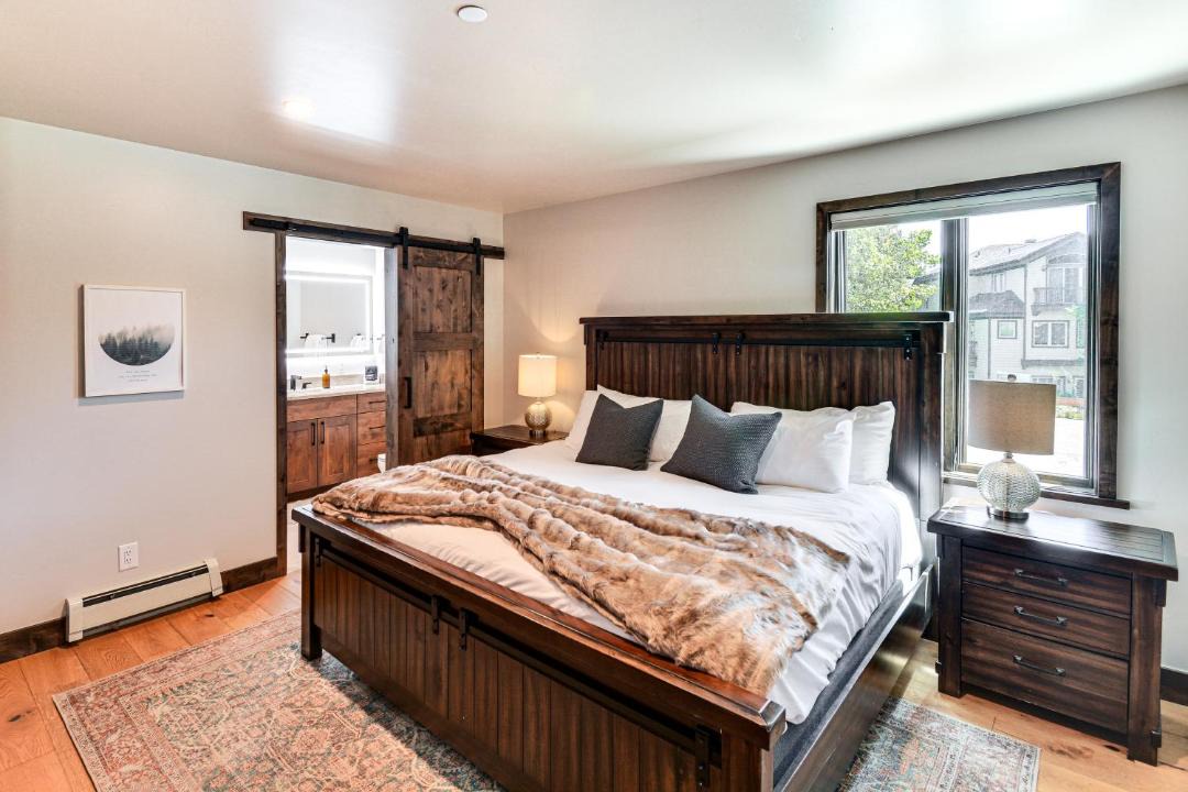 Photo of Bedroom in Four O'Clock