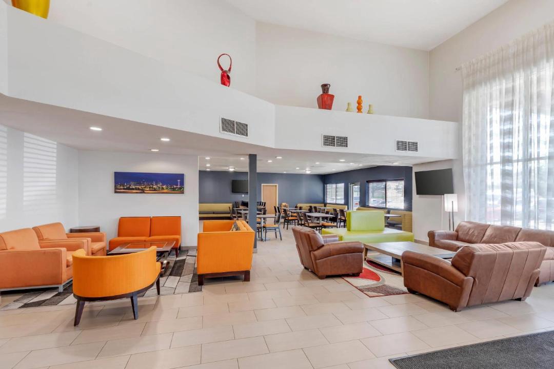 Photo of Livingroom in Aurora