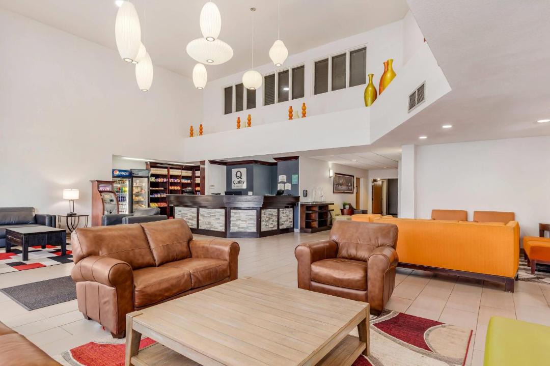 Photo of Livingroom in Aurora