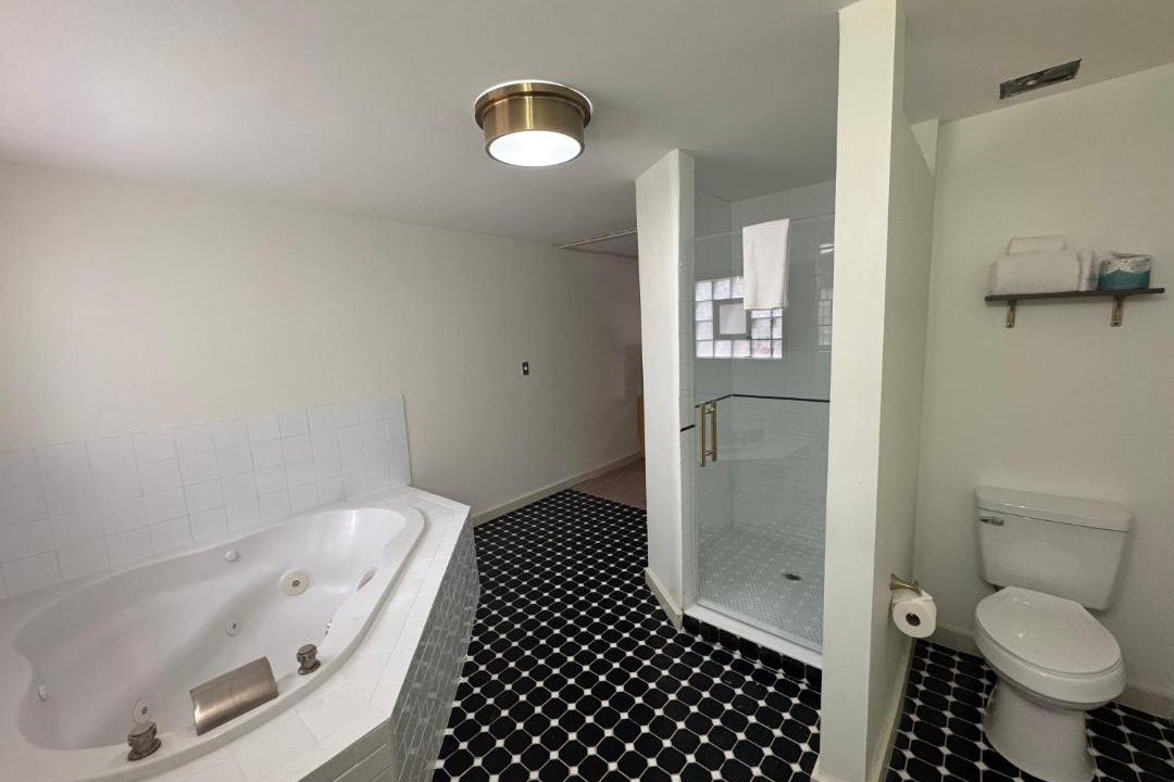 Photo of Bathroom in Manitou Springs Historic District