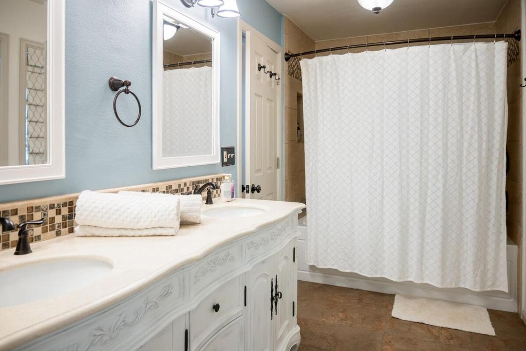 Photo of Bathroom in Larkspur