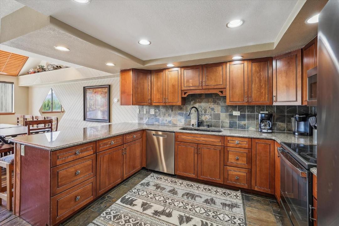 Photo of Kitchen in Peak 9