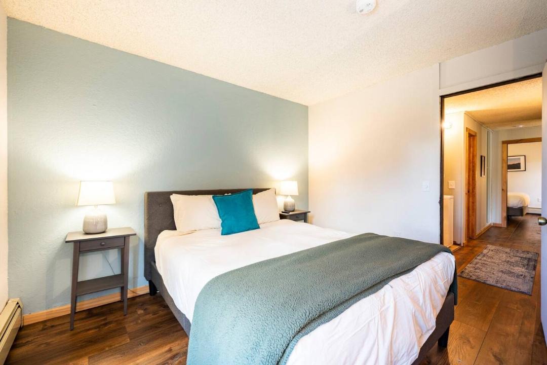 Photo of Bedroom in Peak 8