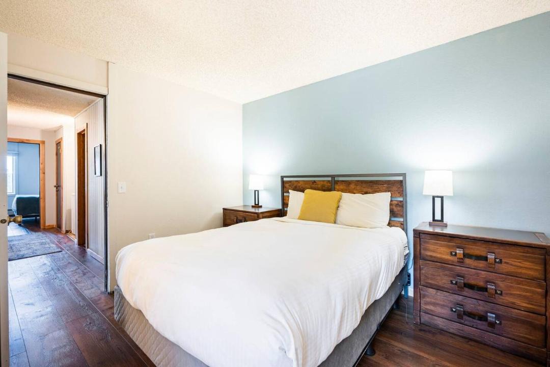 Photo of Bedroom in Peak 8