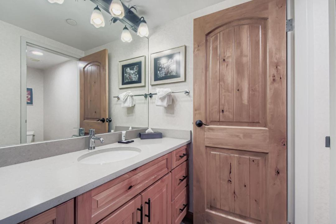 Photo of Bathroom in Peak 9