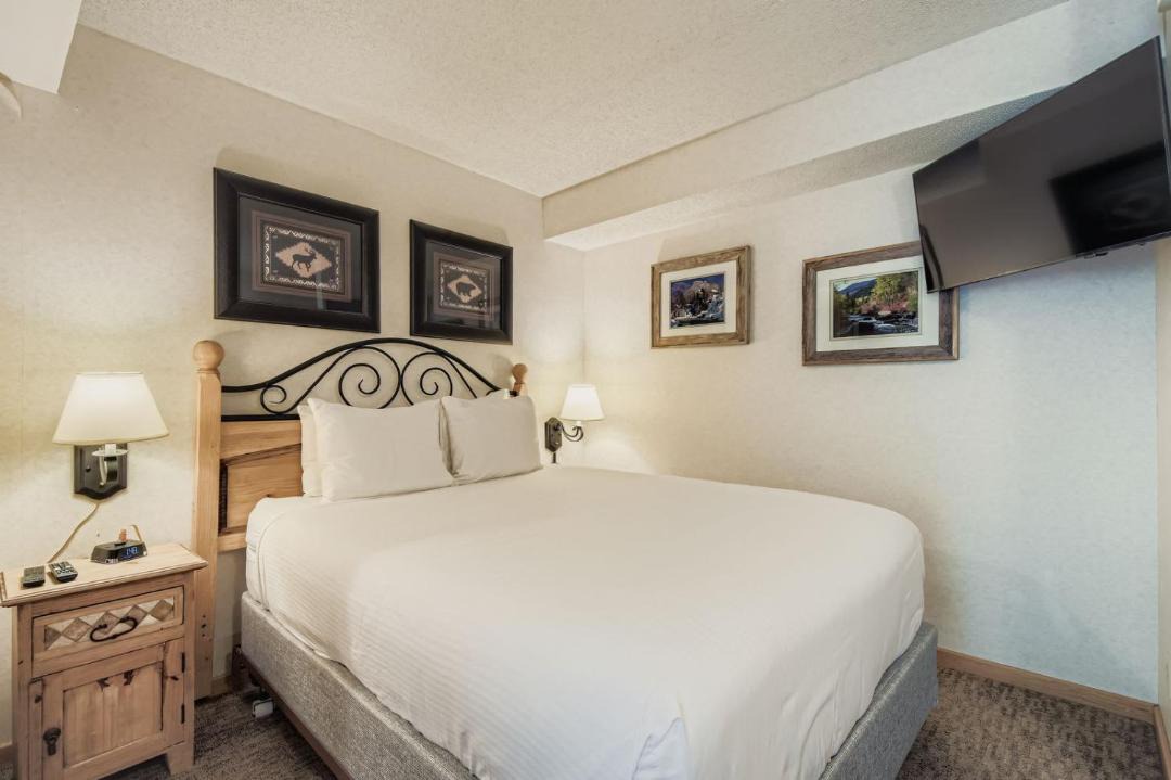 Photo of Bedroom in Peak 9