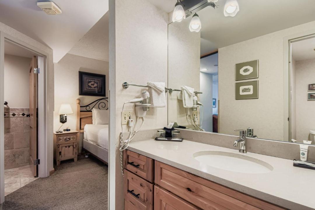 Photo of Bathroom in Peak 9