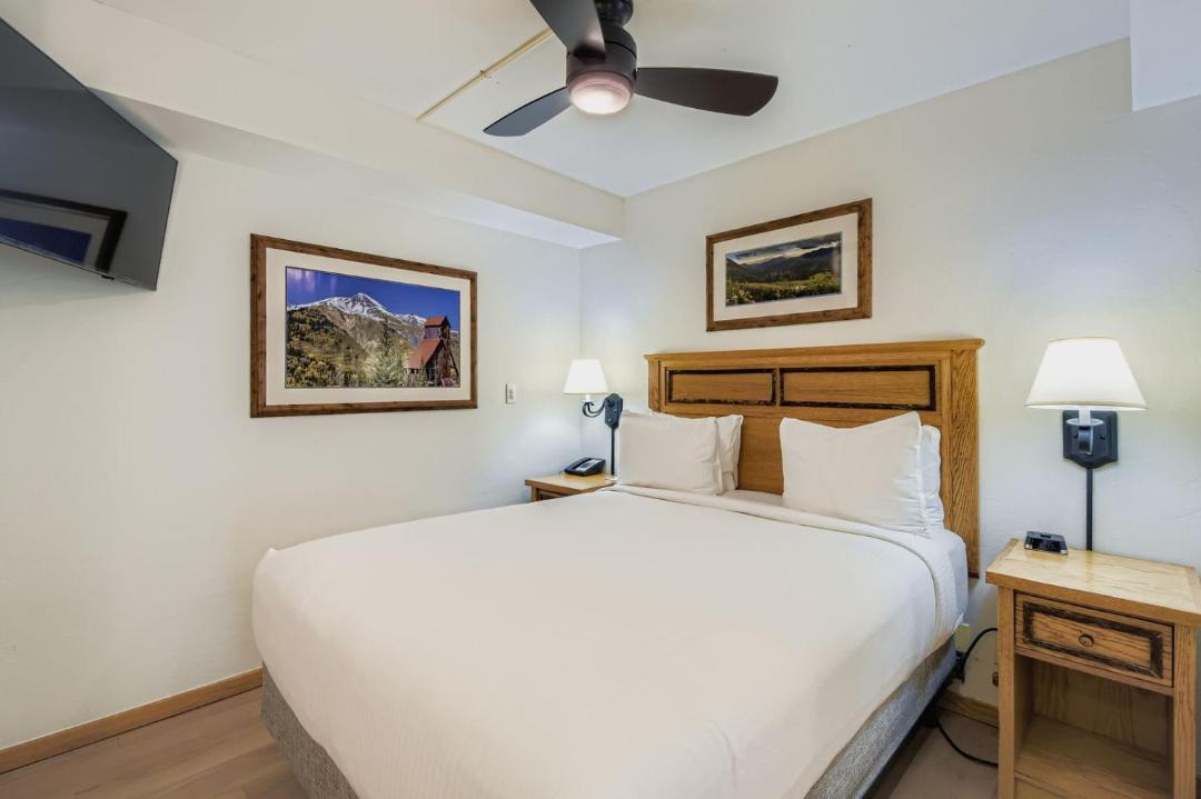 Photo of Bedroom in Peak 9