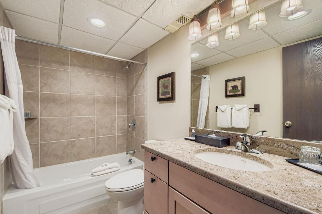 Photo of Bathroom in Peak 9