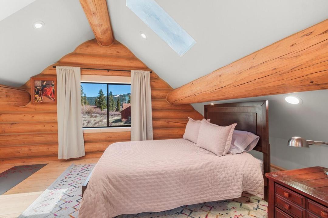 Photo of Bedroom in Alma