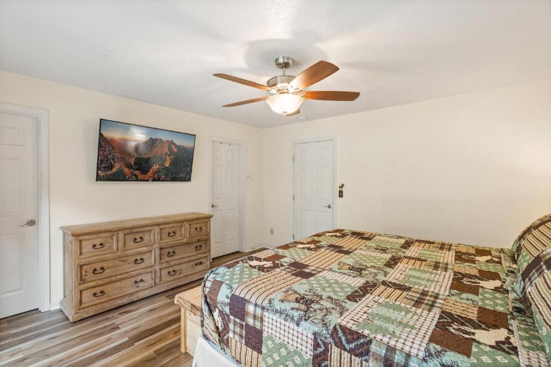 Photo of Bedroom in South Fork