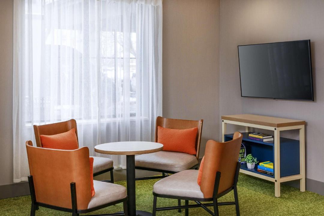 Photo of Livingroom in Dupont