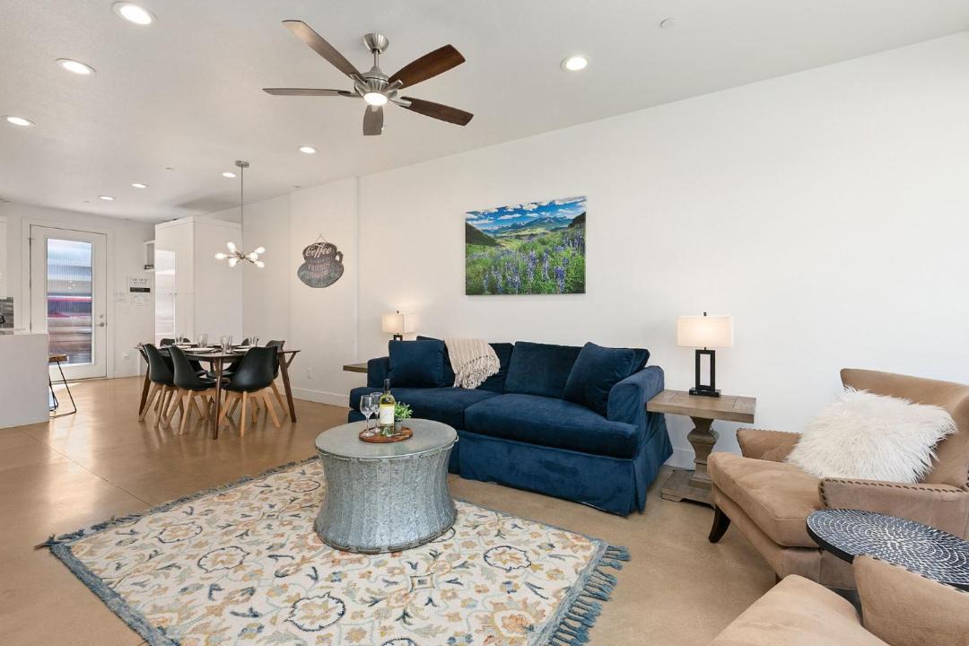 Photo of Livingroom in Old Town North