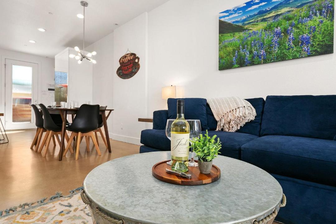 Photo of Livingroom in Old Town North
