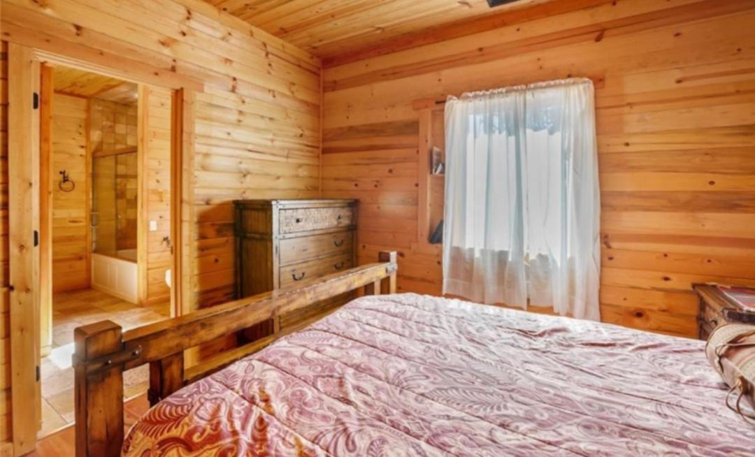 Photo of Bedroom in Victor