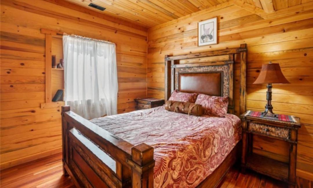 Photo of Bedroom in Victor