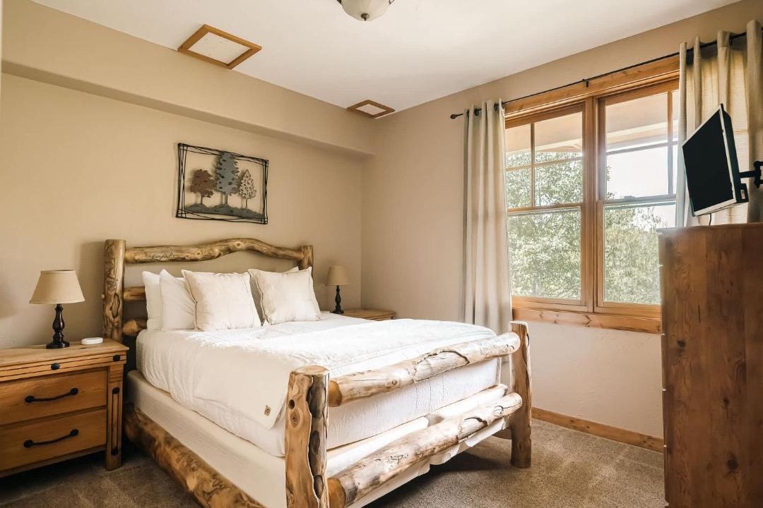 Photo of Bedroom in Three Peaks