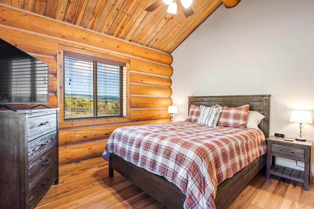 Photo of Bedroom in Michigan Hill