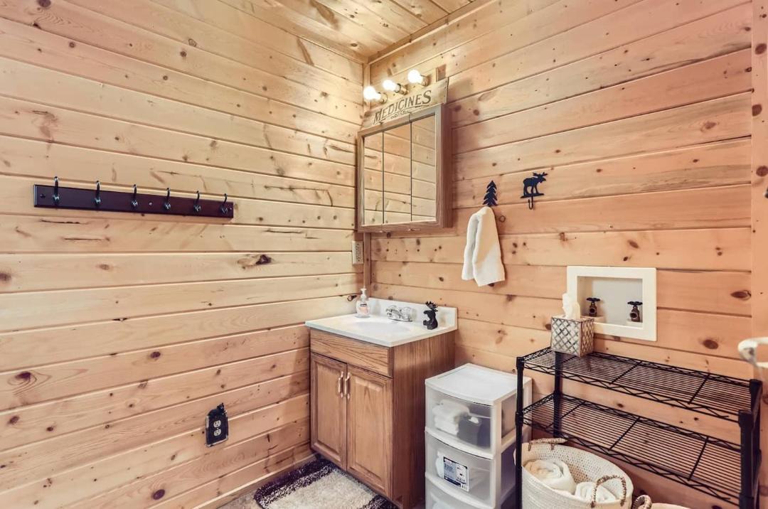 Photo of Bathroom in Indian Mountain
