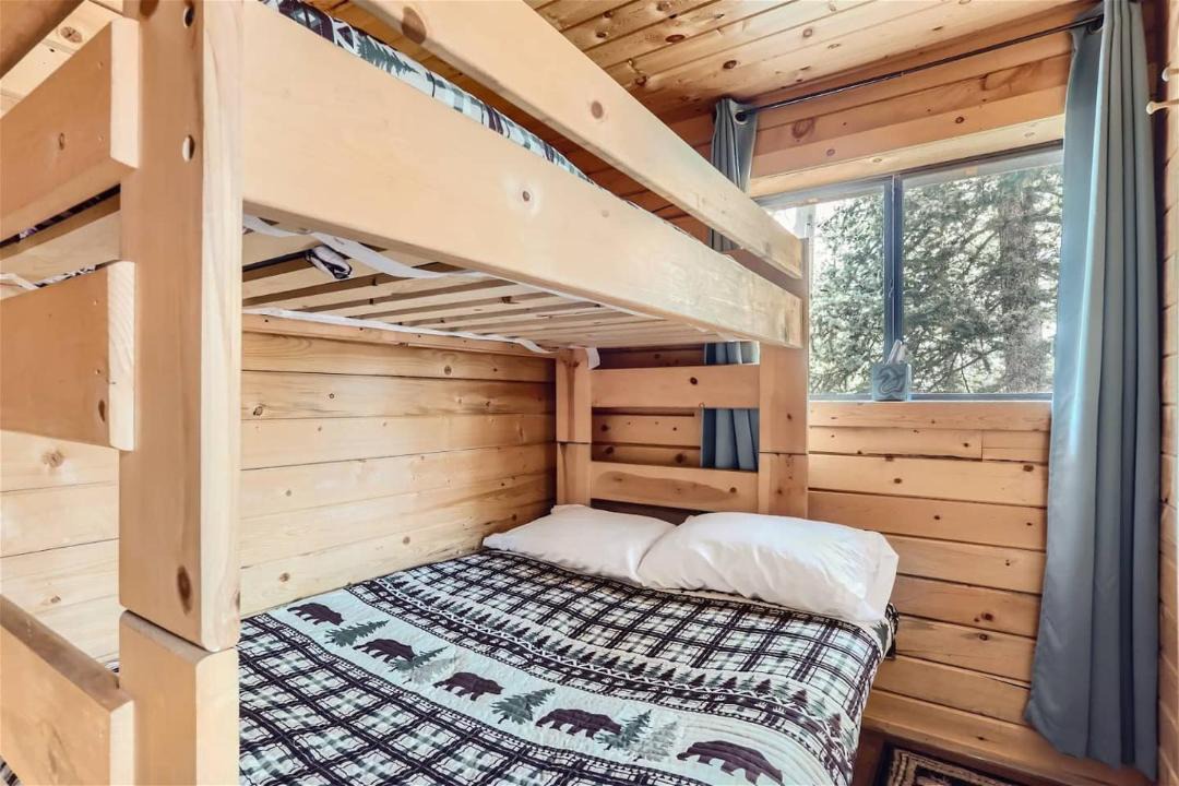 Photo of Bedroom in Indian Mountain