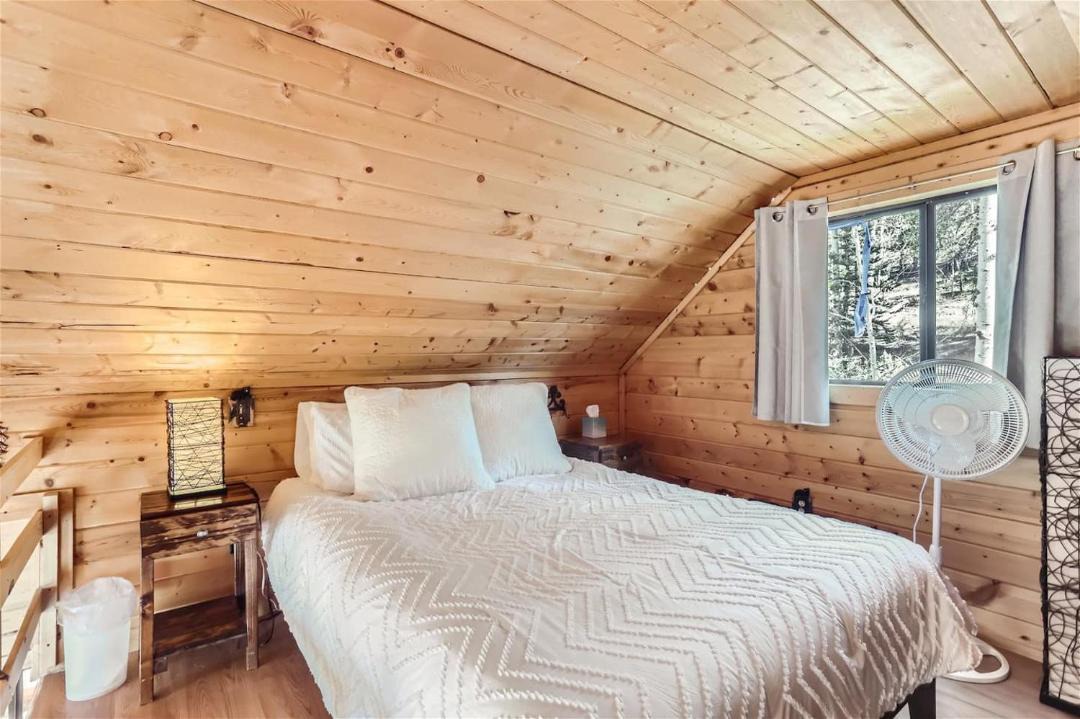 Photo of Bedroom in Indian Mountain