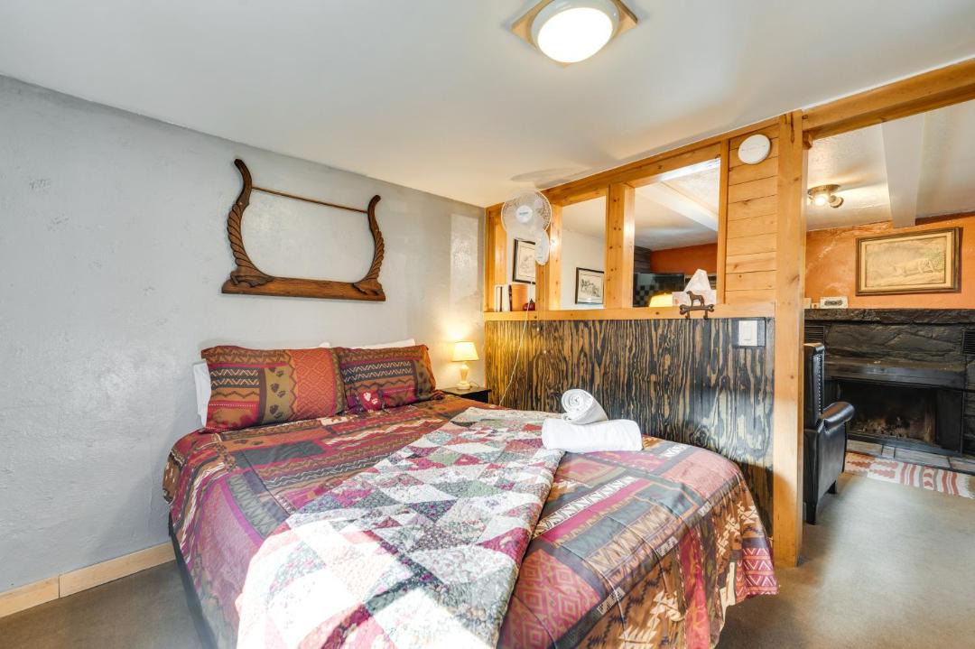 Photo of Bedroom in Drake