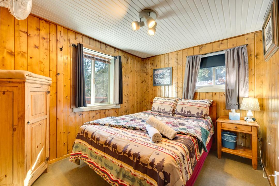 Photo of Bedroom in Drake