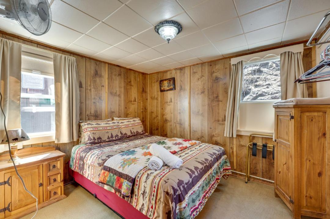 Photo of Bedroom in Drake